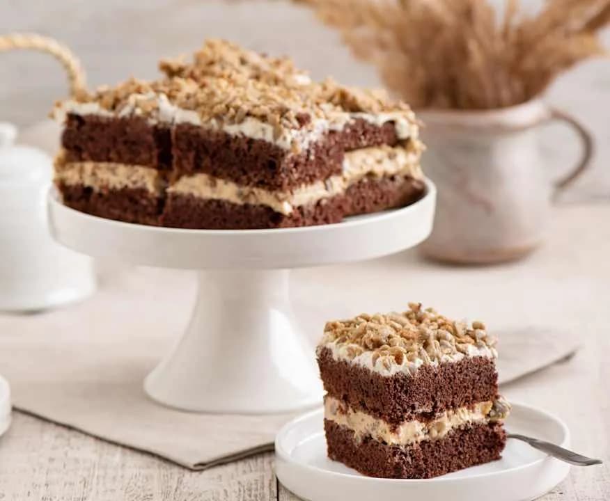 Przepis na ciasto ze słonecznikiem i śmietaną, które zachwyci gości