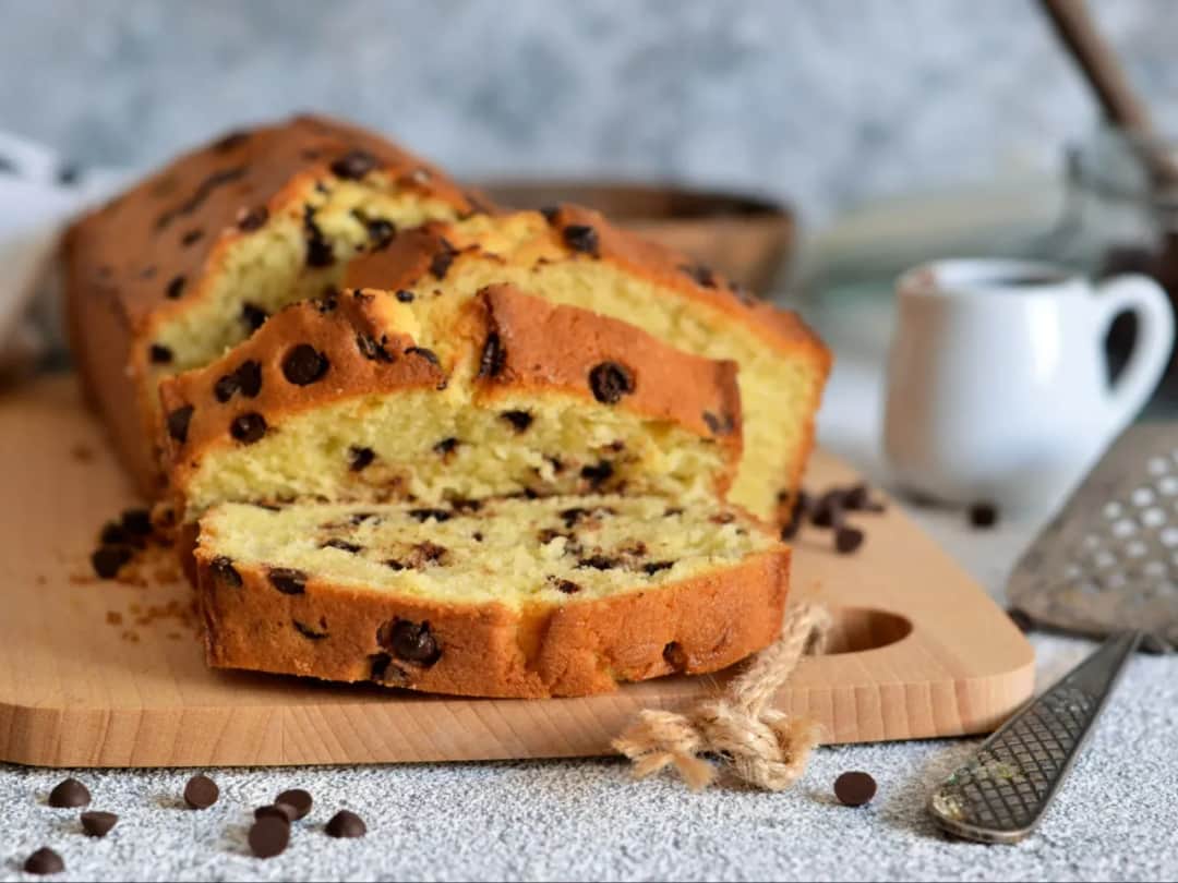 Prosty przepis na ciasto z kawałkami czekolady, które zaskoczy gości