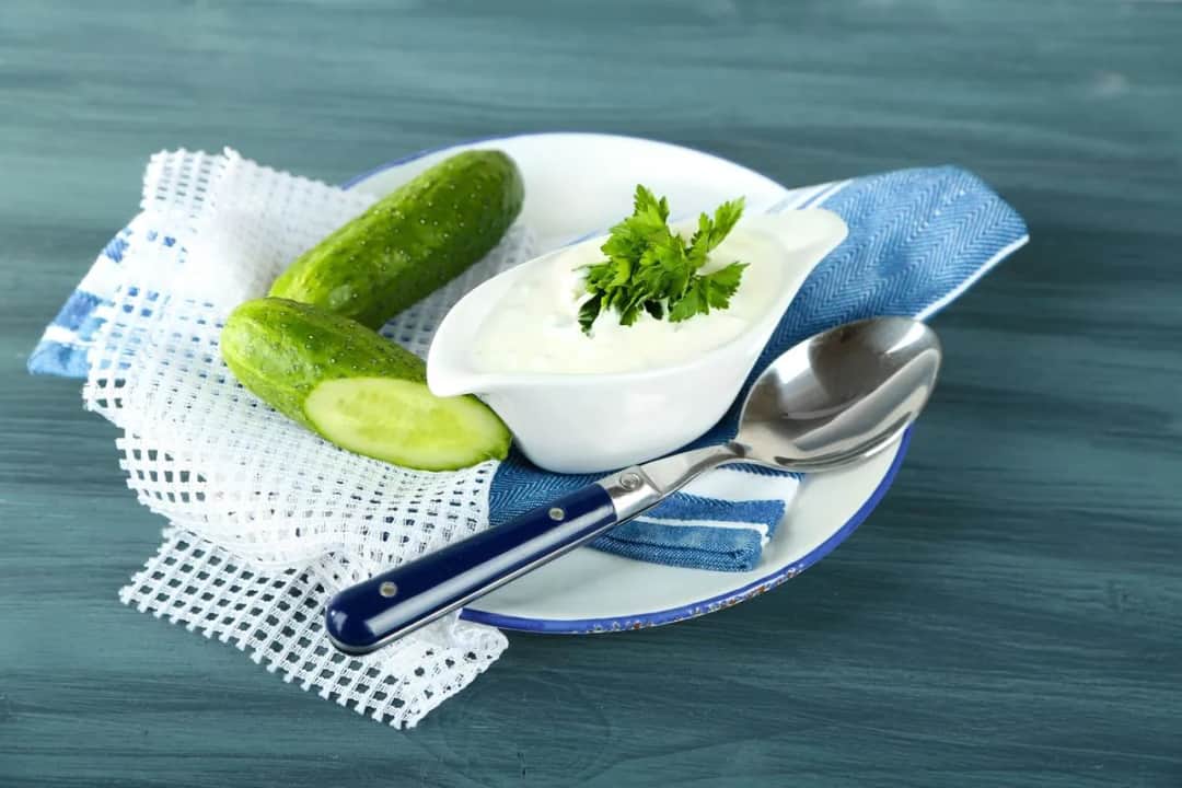 Jakie przyprawy do mizerii? Odkryj sekrety idealnego smaku