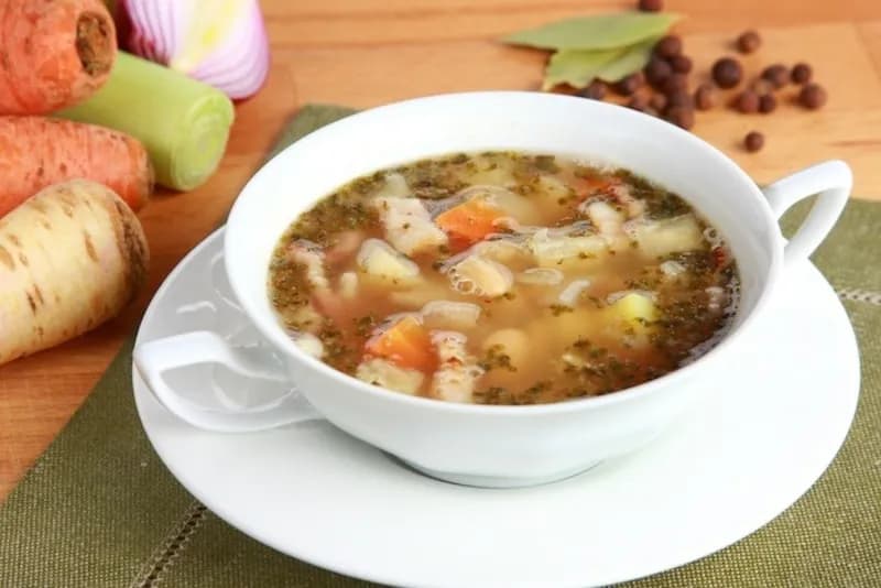 Zupa fasolowa jak zrobić - prosta receptura na smakowite danie