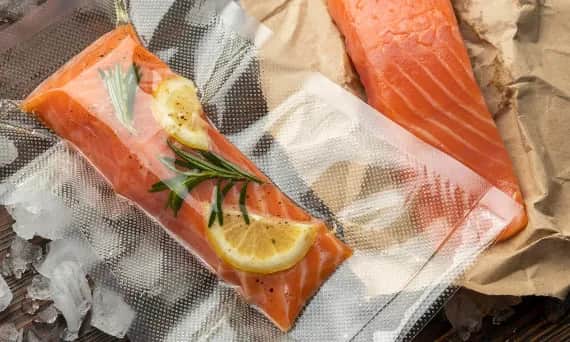 Jak pakować próżniowo zupy, by zachować ich świeżość i smak